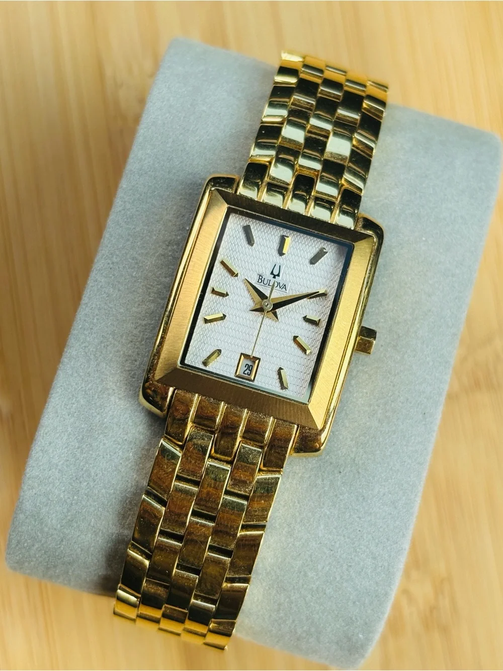 Bulova Gold Tone White Pattern Dial Date Quartz Watch Analog Water Resistant
